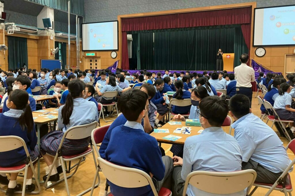 為學生舉辦「存保計劃桌上遊戲工作坊」的活動照片一
